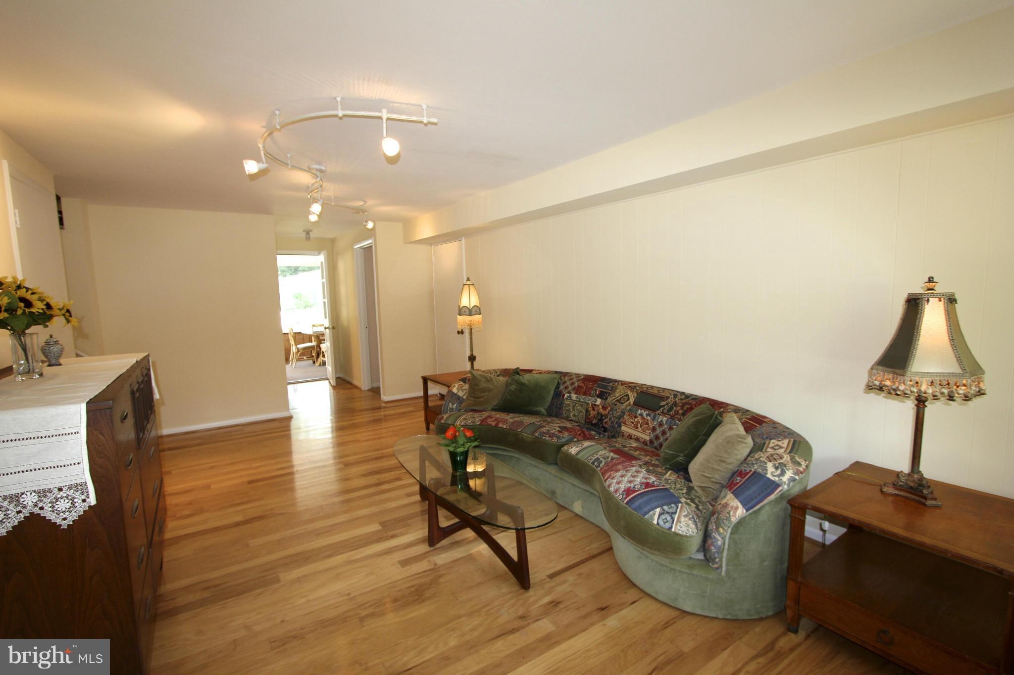 8914 Battery Road Alexandria, VA 22308 - Photo 8 of 30 Family Room