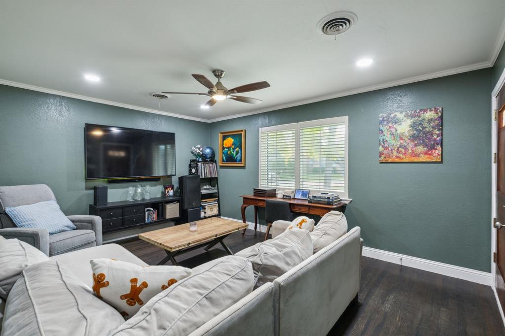 8938 Angleton Place Dallas, TX 75243 - Photo 4 of 27 Gallery Image 4