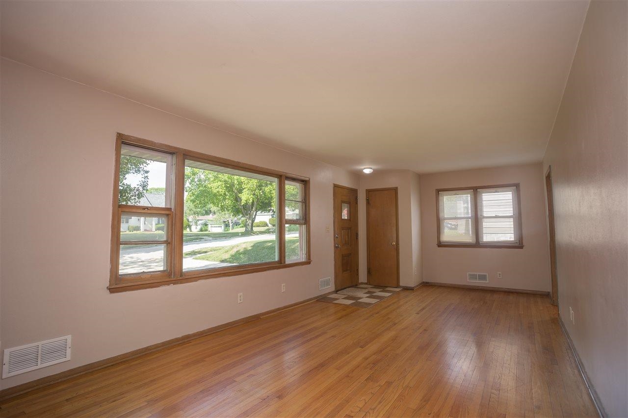 2715 Pelham Road Rockford, IL 61107 - Photo 4 of 38 Gallery Image 4