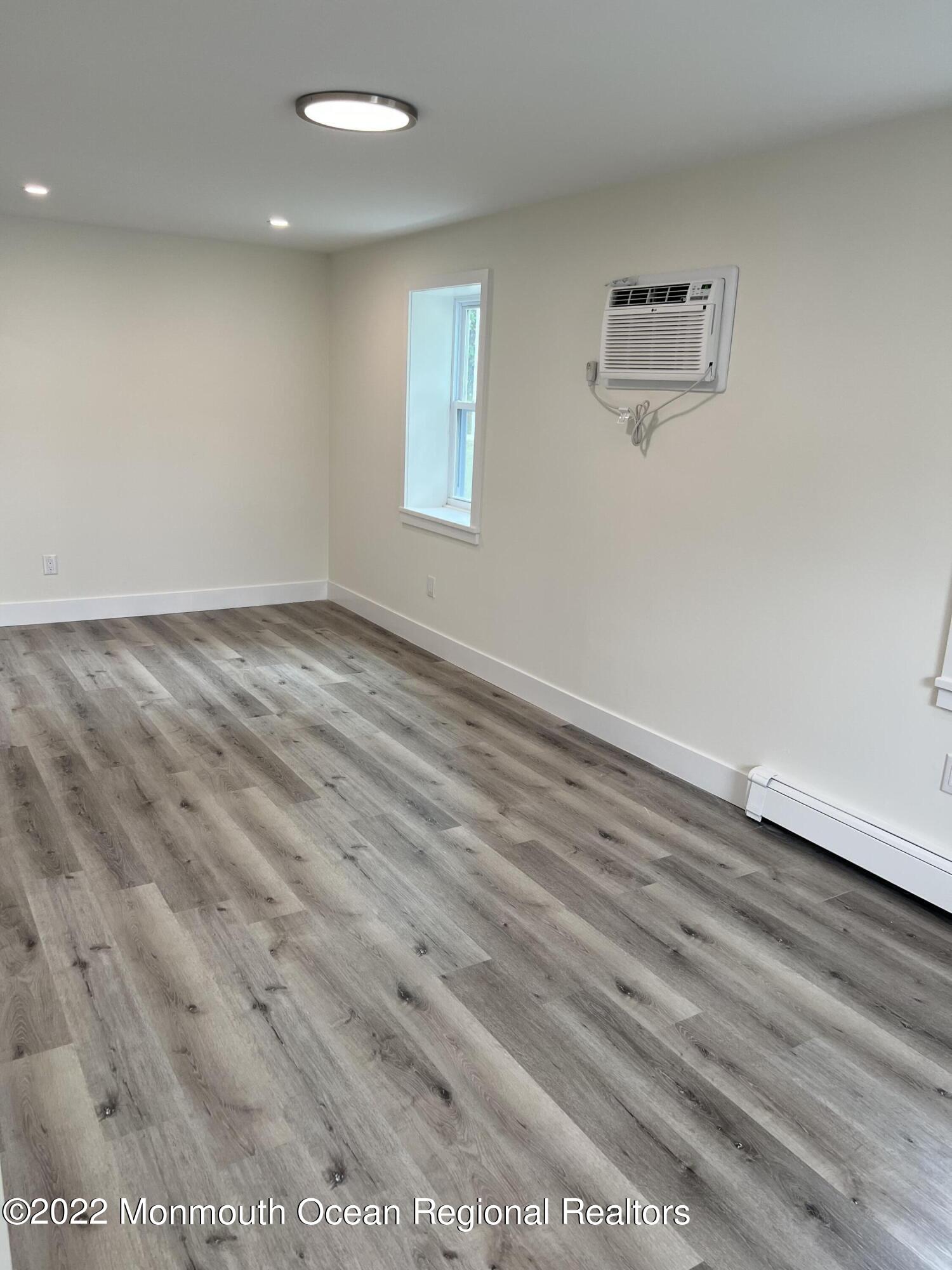 33 Lower Main Street, Unit LOWER LEVEL Matawan, NJ 07747 - Photo 12 of 25 DINING ROOM