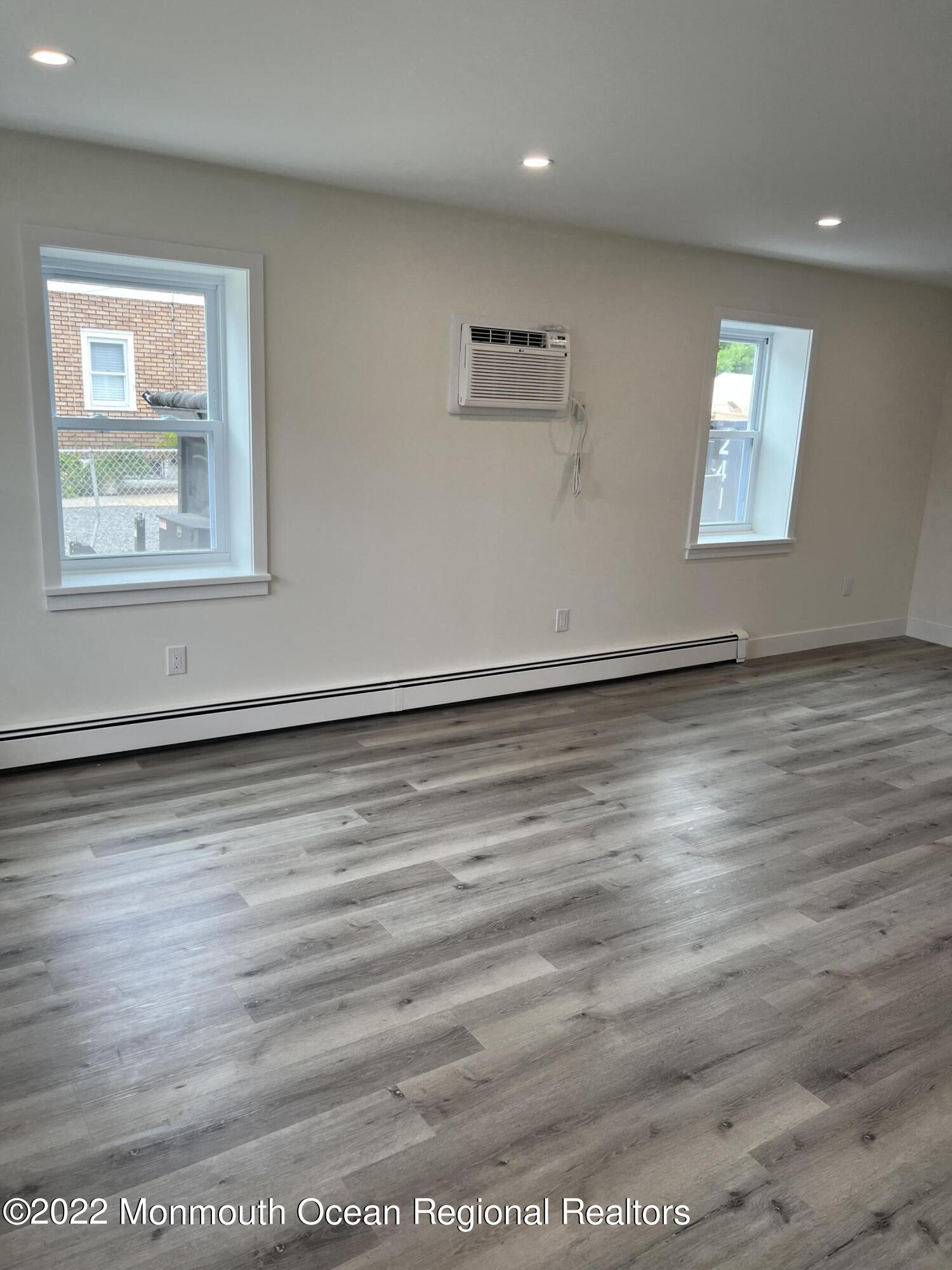 33 Lower Main Street, Unit LOWER LEVEL Matawan, NJ 07747 - Photo 14 of 25 LIVING ROOM