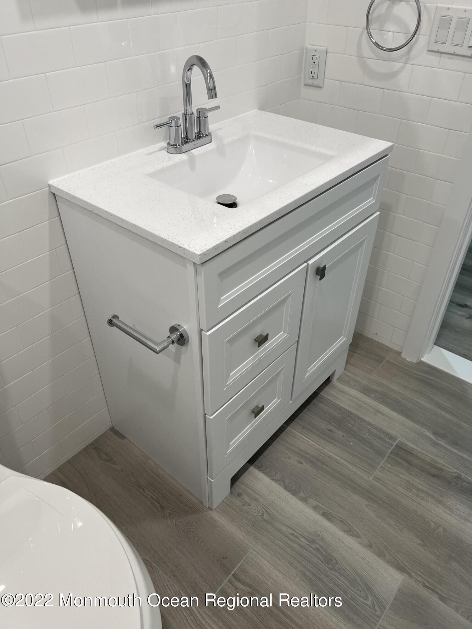 33 Lower Main Street, Unit LOWER LEVEL Matawan, NJ 07747 - Photo 17 of 25 MAIN BATH