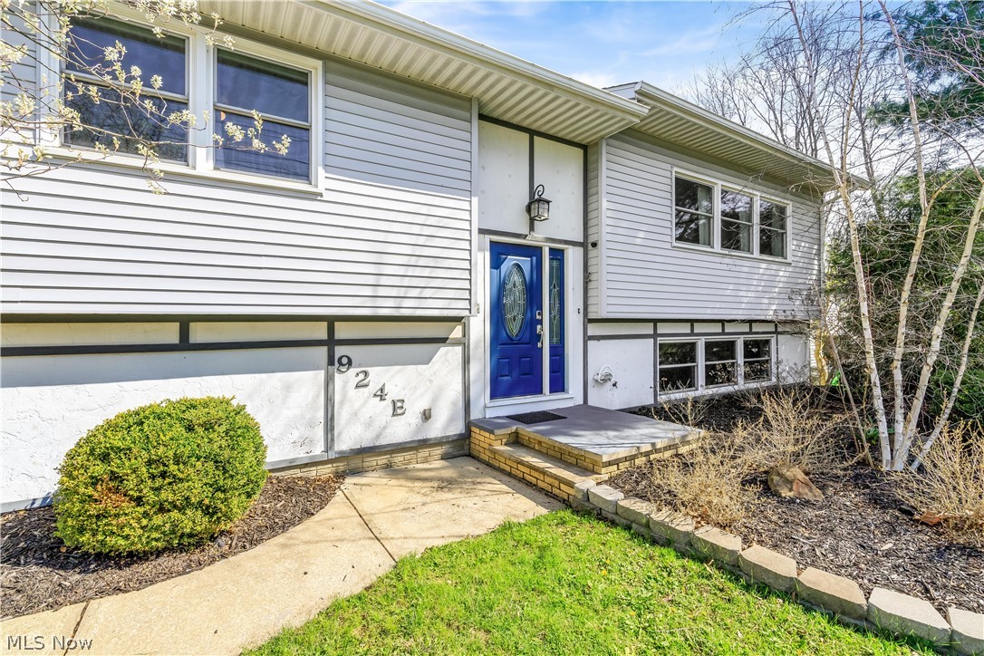 924 East Schaaf Road Brooklyn Heights, OH 44131 - Photo 2 of 34