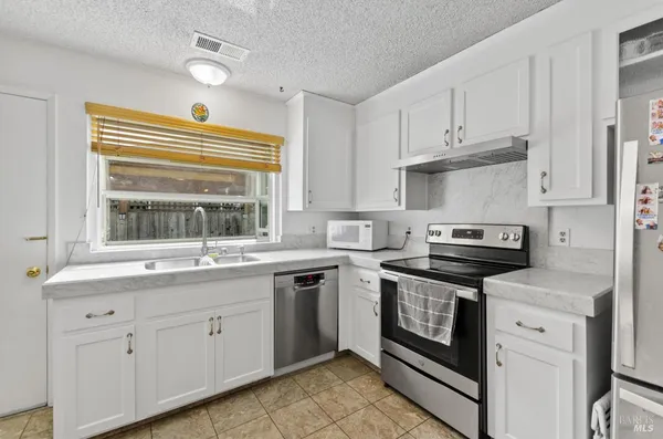 $1,000,000 | 19295 Junipero Serra Drive, Sonoma, CA 95476