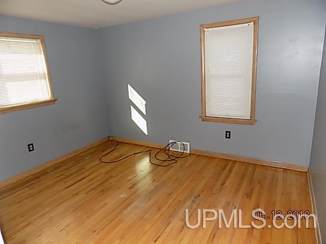 2002 Washington Street Ishpeming, MI 49849 - Photo 11 of 24