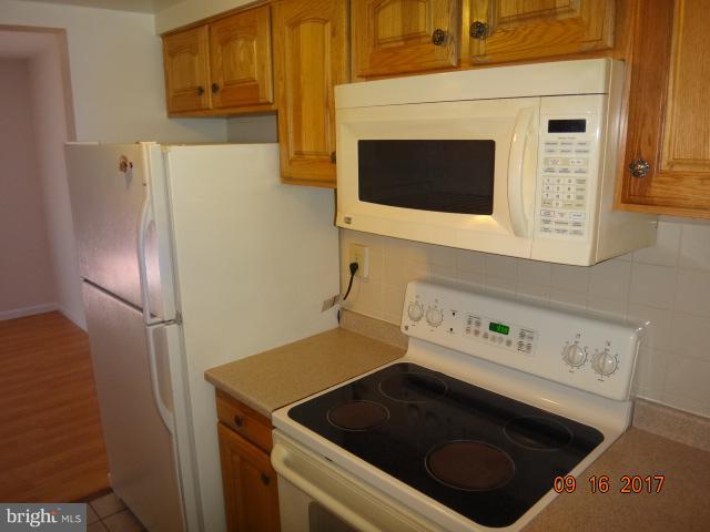6446 Shannon Station Court Springfield, VA 22152 - Photo 5 of 25 a kitchen with a stove and a microwave