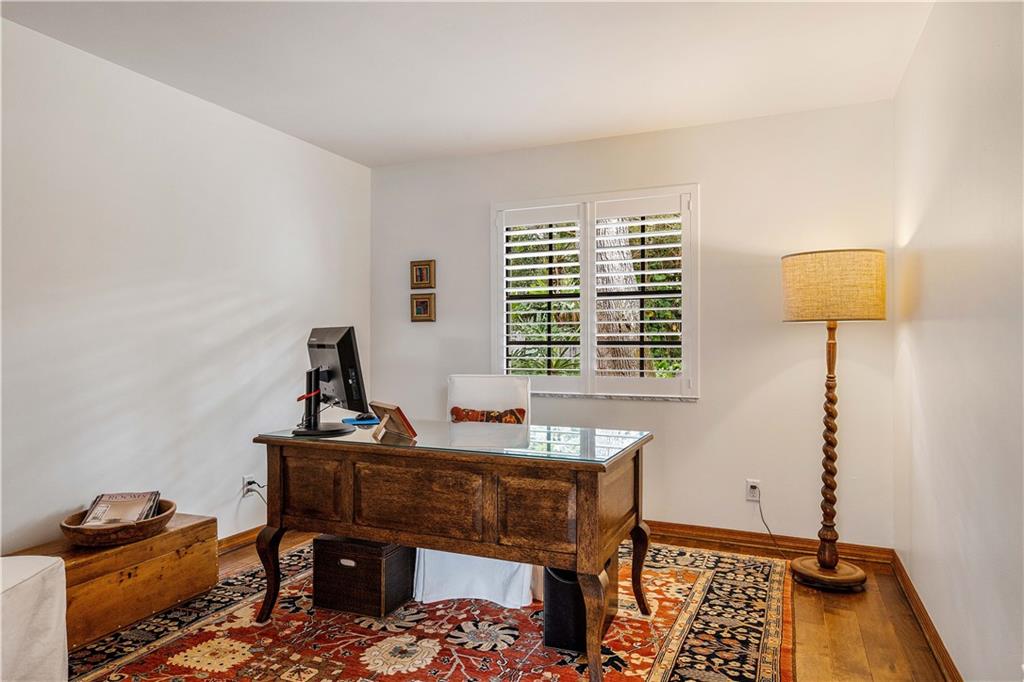 246 Live Oak Road Vero Beach, FL 32963 - Photo 22 of 30 a room with furniture and a window