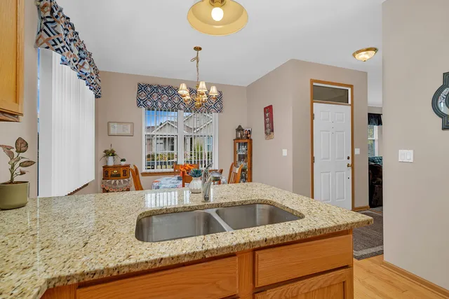 $272,400 | 21476 Mays Lake Court, Crest Hill, IL 60403