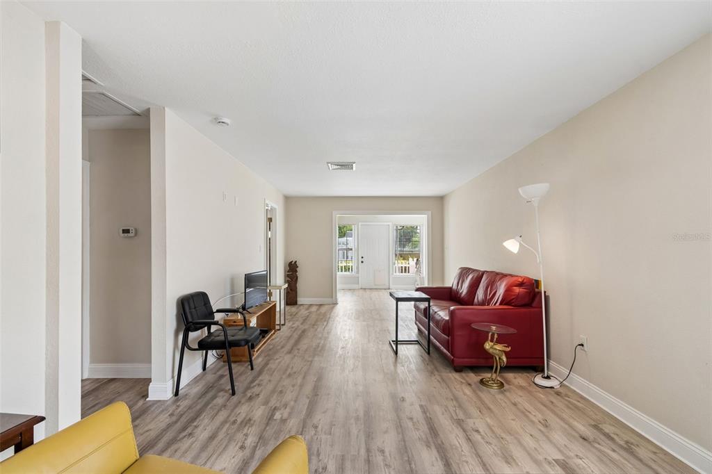 6026 Lilli Way Bradenton, FL 34207 - Photo 23 of 62 a living room with furniture