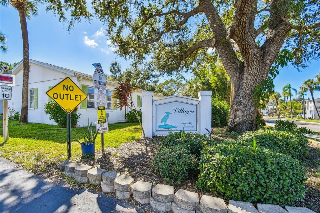 6026 Lilli Way Bradenton, FL 34207 - Photo 58 of 62 a sign that is sitting on a brick wall