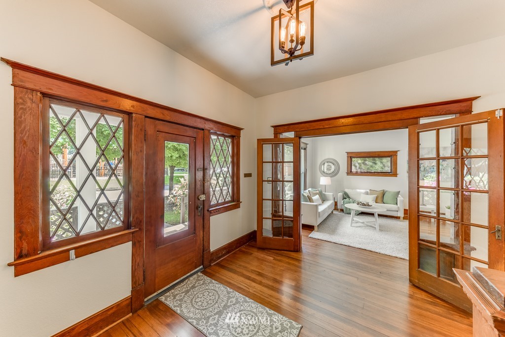 515 Burnett Avenue South Renton, WA 98057 - Photo 4 of 32 Gallery Image 4