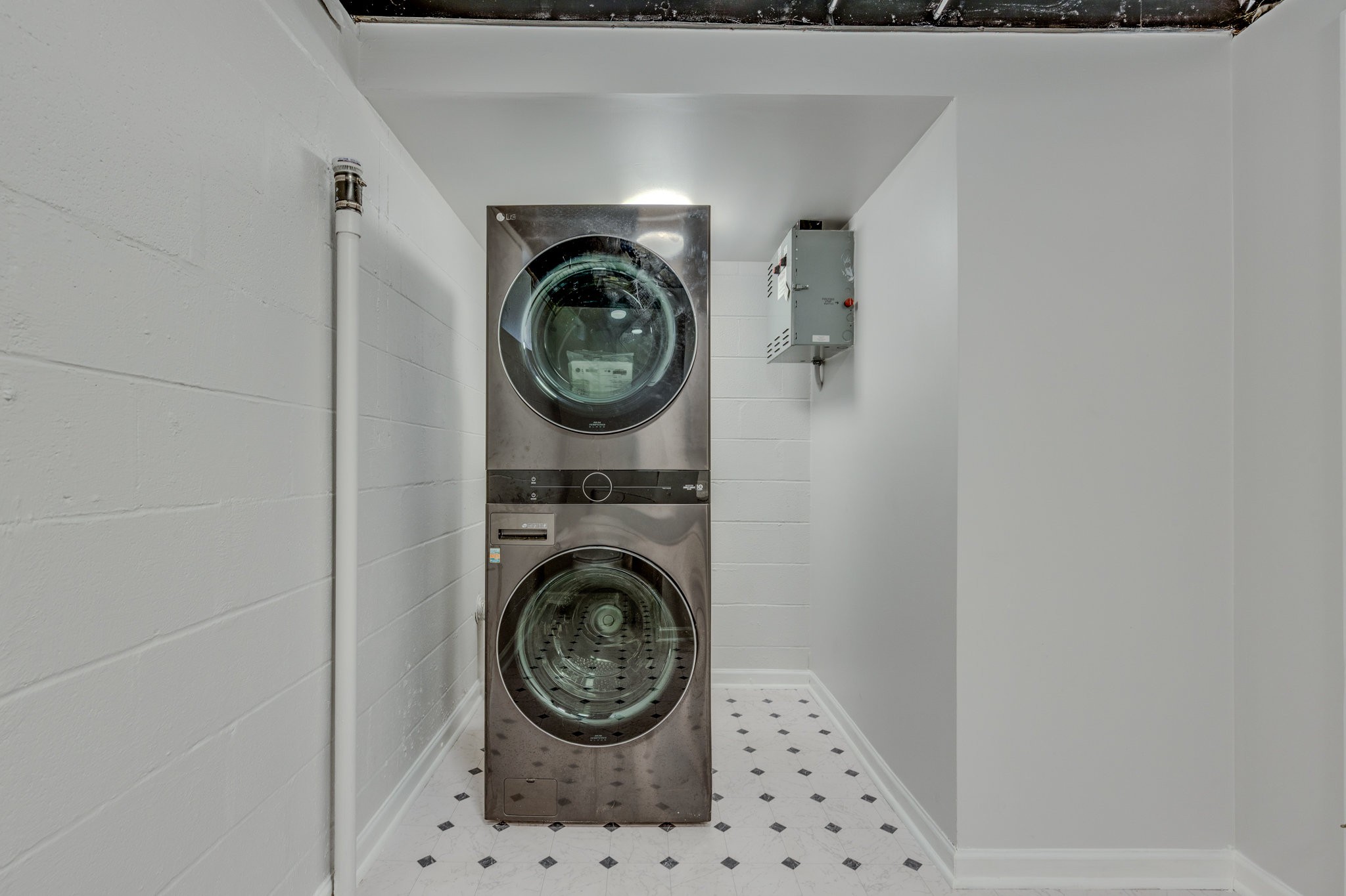 102 Sunset Drive Pulaski, TN 38478 - Photo 27 of 37 a view of entryway with washer and dryer