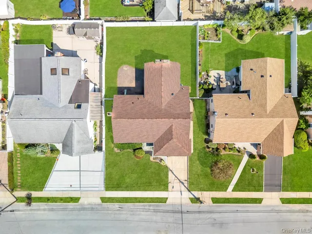 $849,000 | 885 Downing Road, Valley Stream, NY 11580