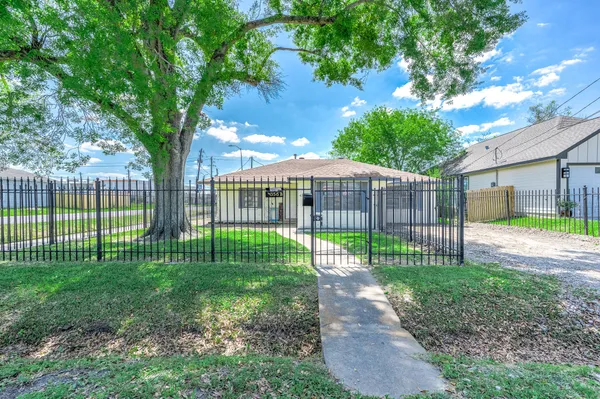 $1,280 | 4356 B Phlox Street, Houston, TX 77051