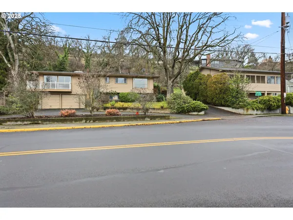 $785,000 | 1610 Kelly Avenue, The Dalles, OR 97058