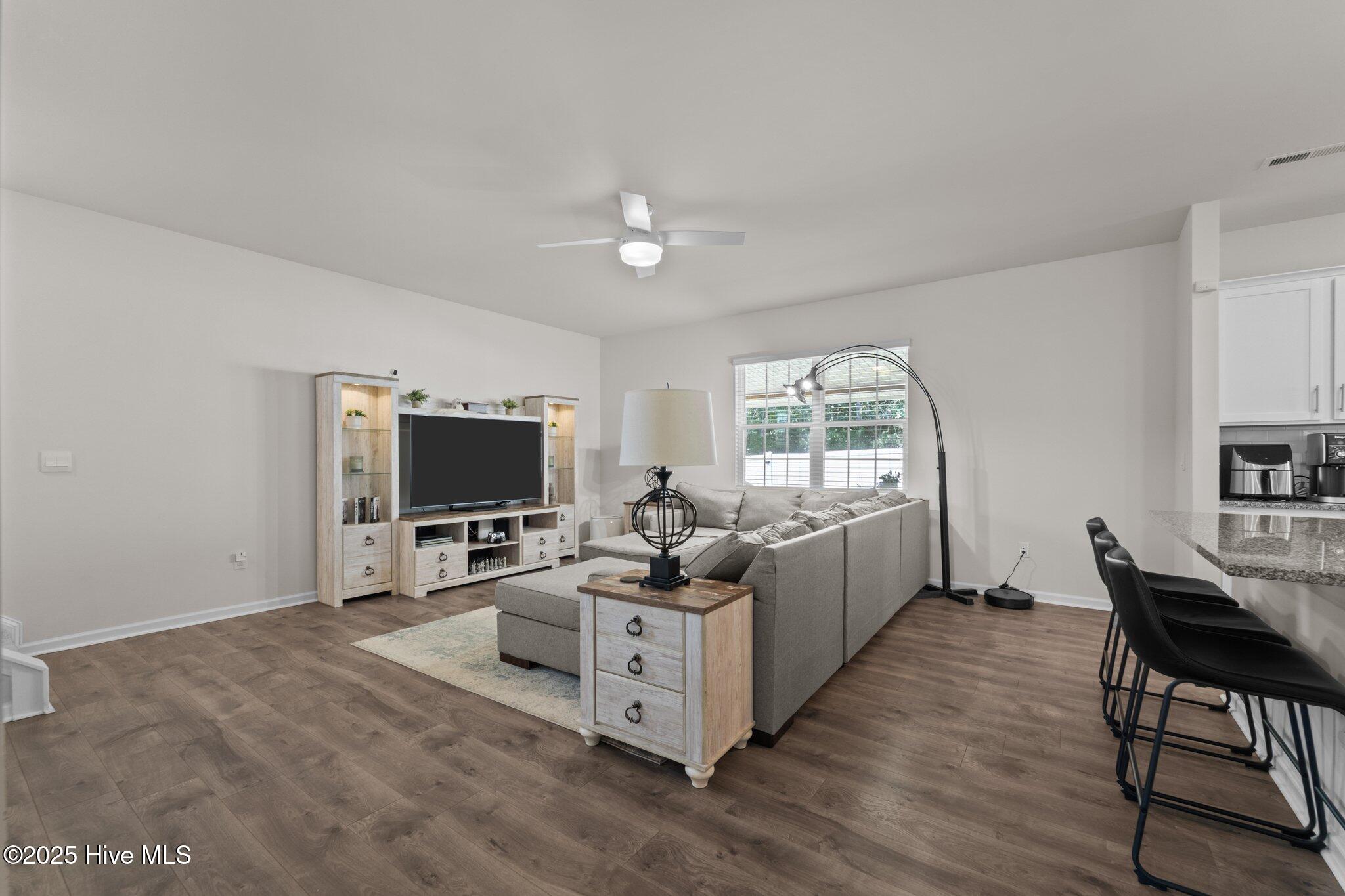 280 Roberts Place Carthage, NC 28327 - Photo 7 of 24 Living Room