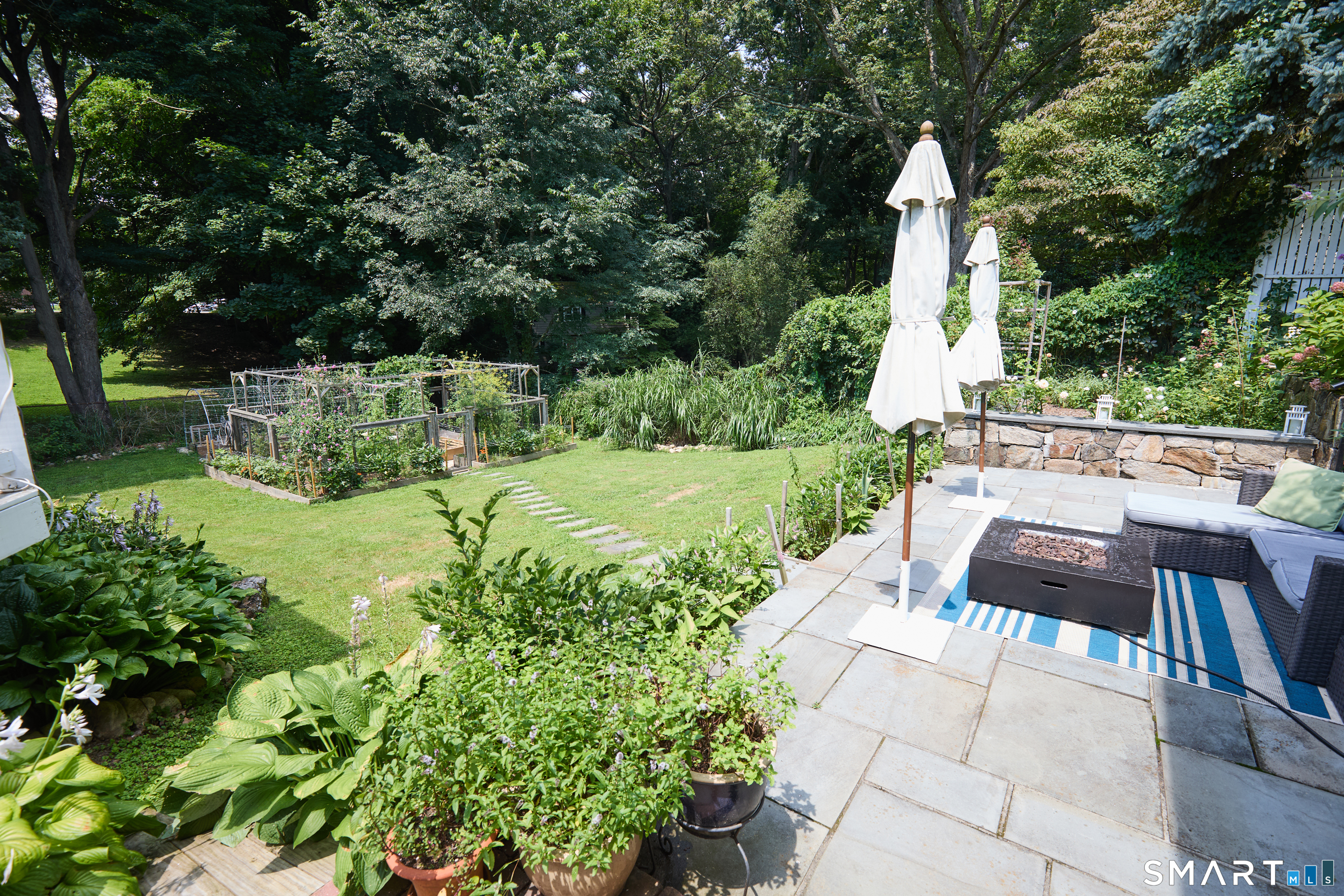188 Compo Road South Westport, CT 06880 - Photo 32 of 39 a view of backyard with furniture and garden