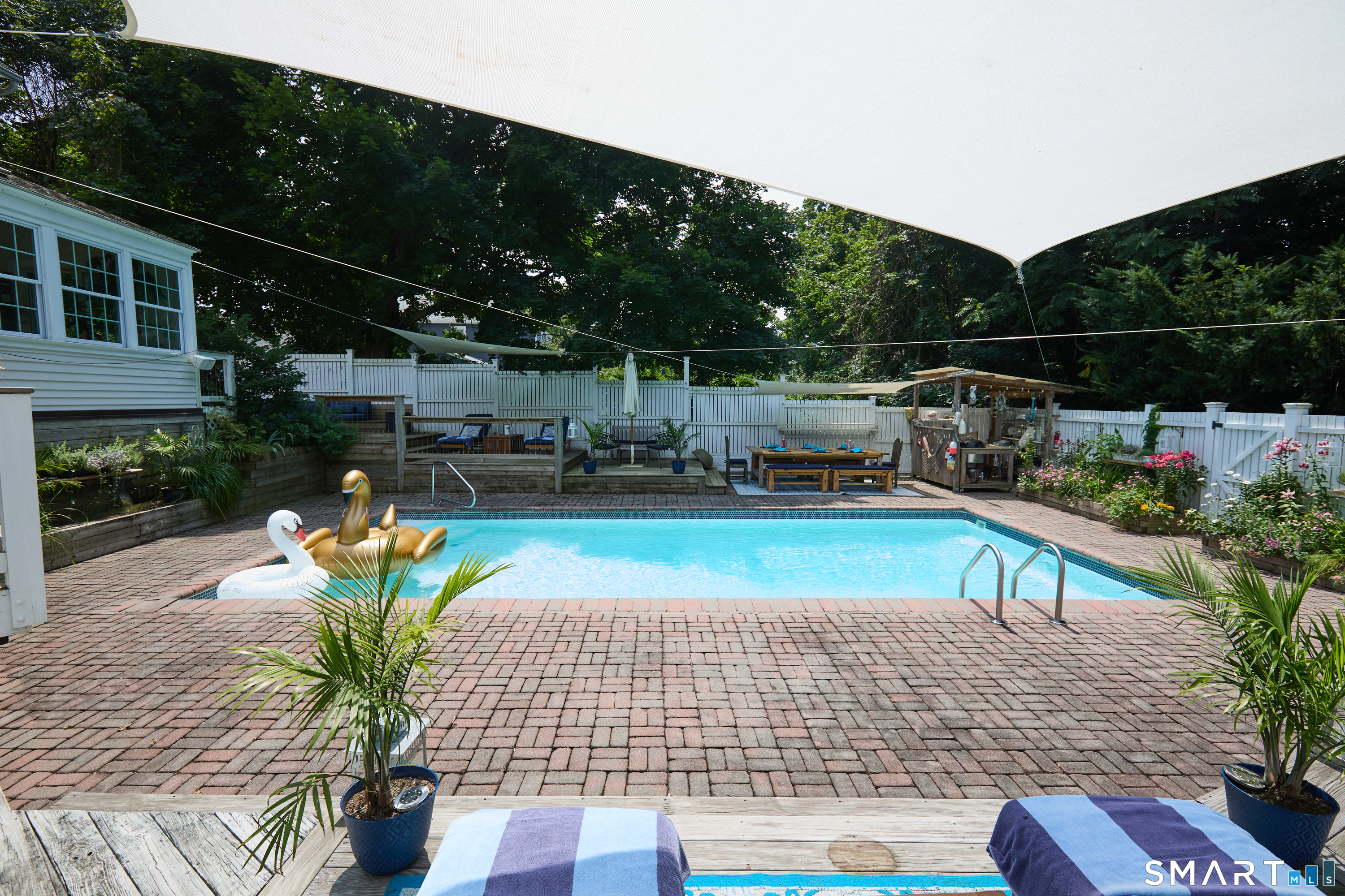 188 Compo Road South Westport, CT 06880 - Photo 37 of 39 a front view of a house with garden