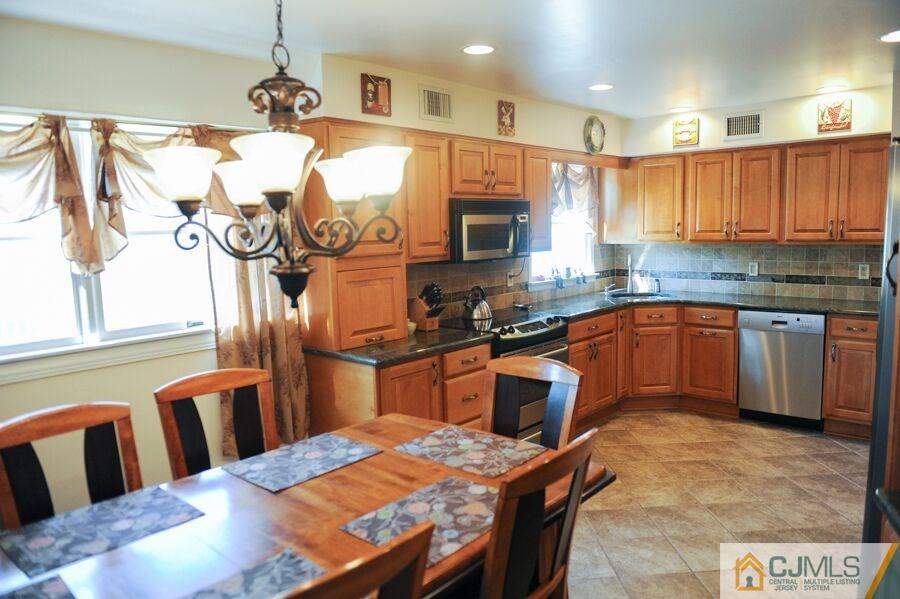 137 Overbrook Road Piscataway, NJ 08854 - Photo 9 of 22 Gallery Image 9