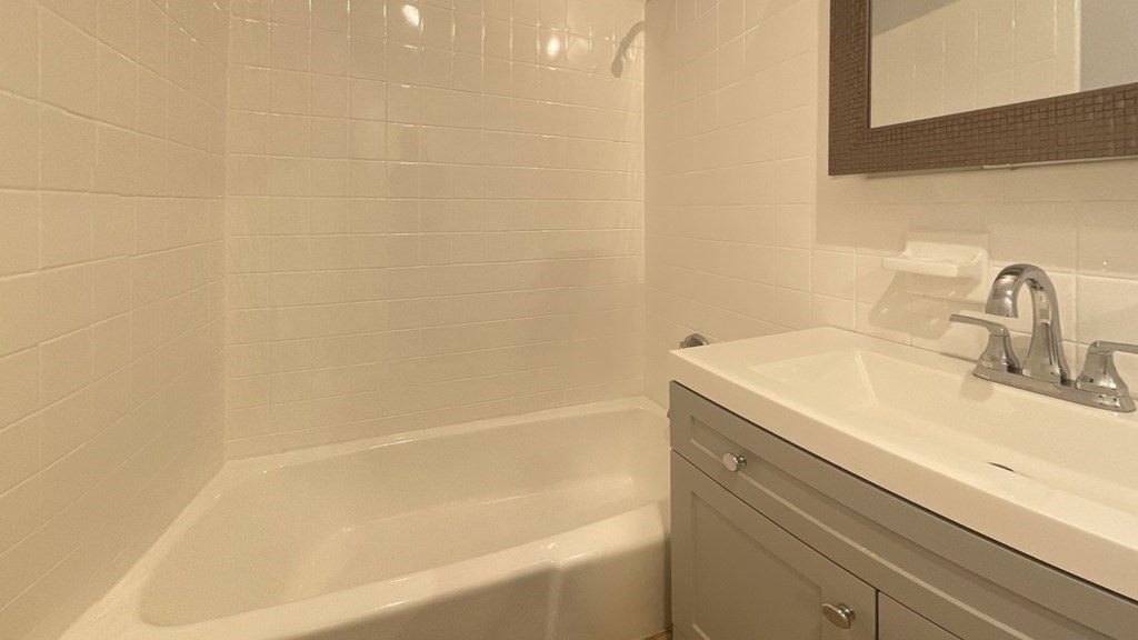 45 Jacqueline Road, Unit 5 Waltham, MA 02452 - Photo 6 of 8 Gallery Image 6