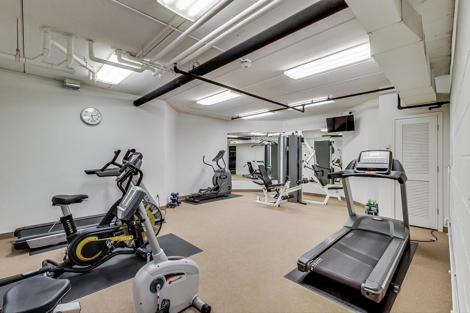 950 Augusta Way, Unit 204 Highland Park, IL 60035 - Photo 28 of 36 a view of a room with gym equipment
