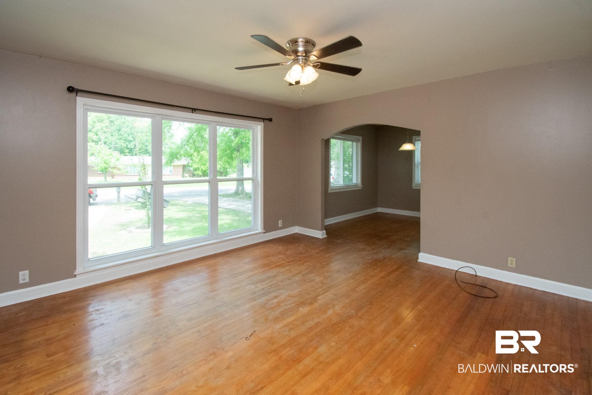 411 Sutherland Drive Mobile, AL 36611 - Photo 3 of 33