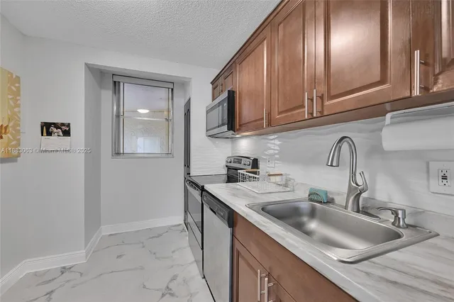 $249,000 | 5300 Northeast 24th Terrace, Unit 422C, Fort Lauderdale, FL 33308