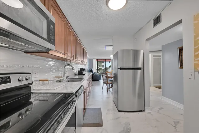 $249,000 | 5300 Northeast 24th Terrace, Unit 422C, Fort Lauderdale, FL 33308