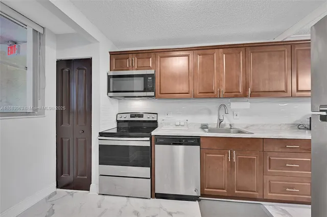 $249,000 | 5300 Northeast 24th Terrace, Unit 422C, Fort Lauderdale, FL 33308