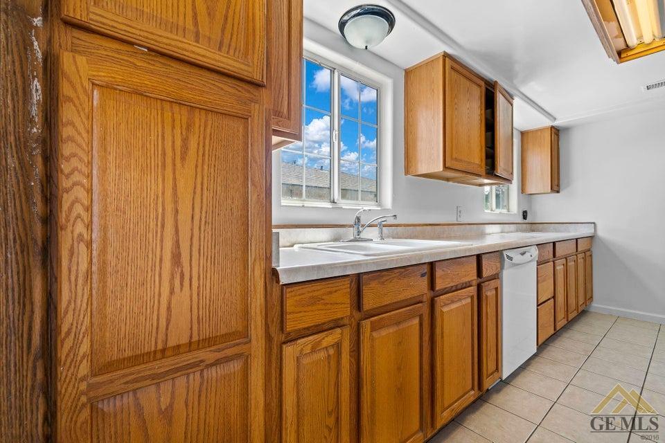 Undisclosed Address Bakersfield, CA 93308 - Photo 17 of 24 a bathroom with a double vanity sink and a mirror