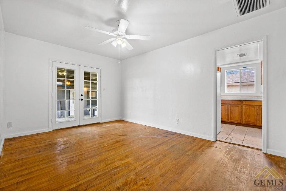 Undisclosed Address Bakersfield, CA 93308 - Photo 19 of 24 a view of an empty room with a window
