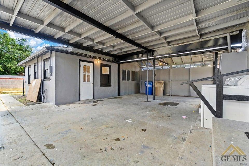 Undisclosed Address Bakersfield, CA 93308 - Photo 5 of 24 a view of empty room