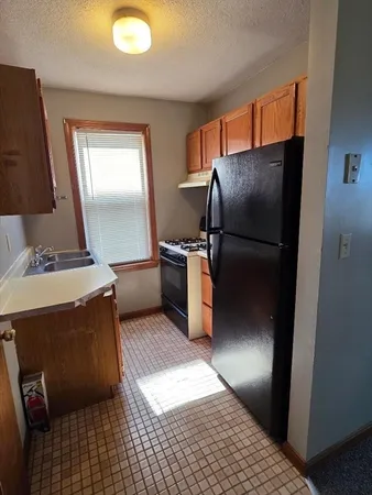 $1,400 | 451 Lindsey Street, Unit 1, Fall River, MA 02720