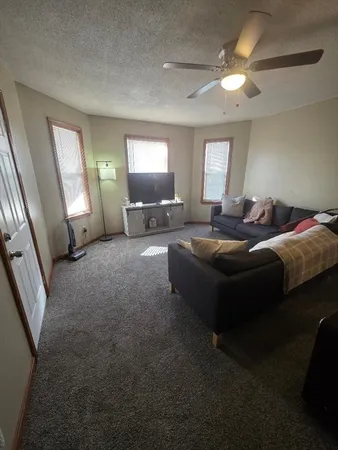 $1,425 | 451 Lindsey Street, Unit 1, Fall River, MA 02720