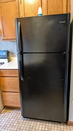 $1,400 | 451 Lindsey Street, Unit 1, Fall River, MA 02720