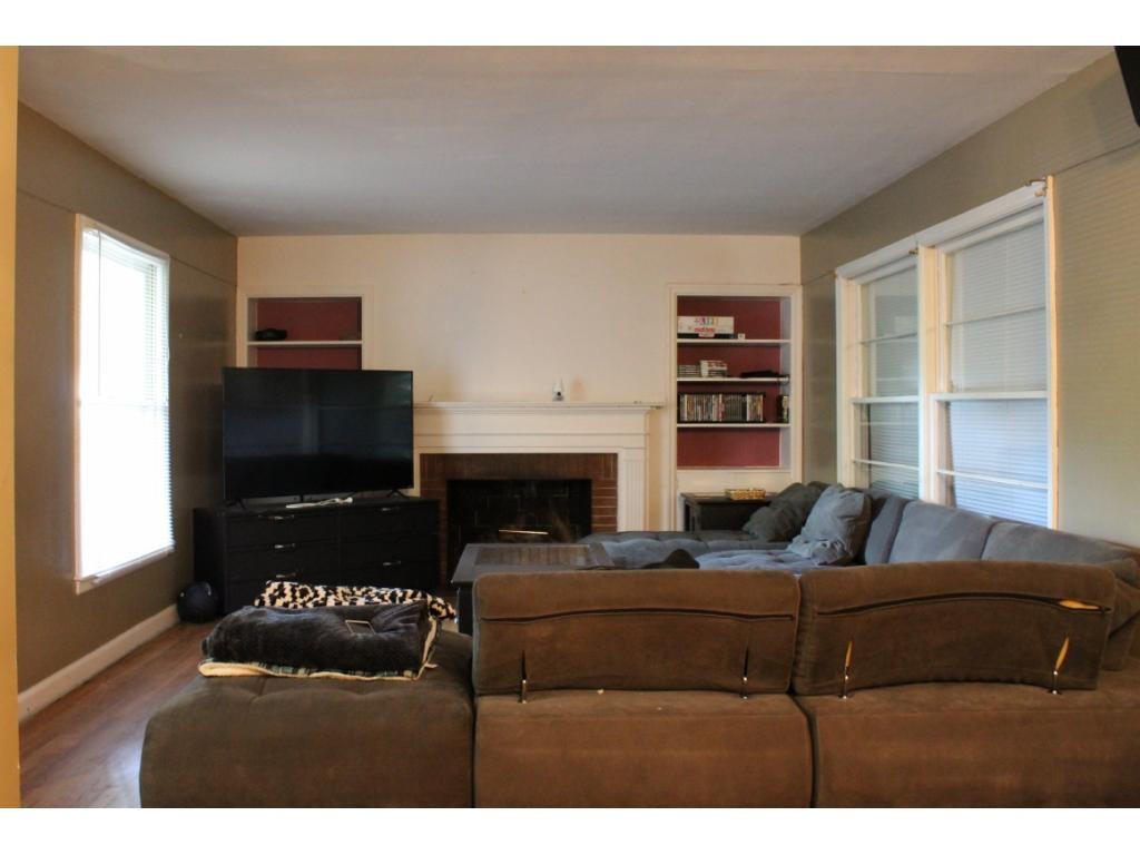 1302 Ridgecrest Road Johnson City, TN 37604 - Photo 2 of 11 Photo 2