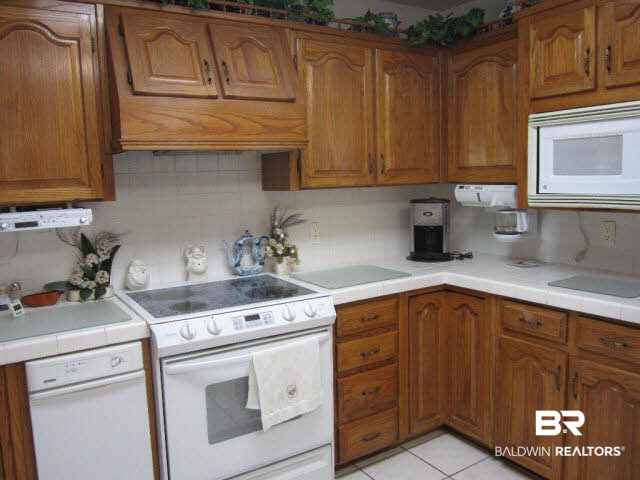 9255 Lakeview Drive Foley, AL 36535 - Photo 21 of 39 Kitchen