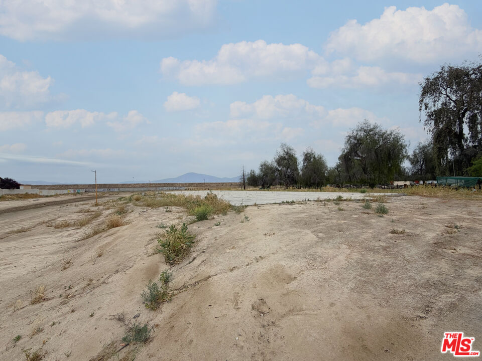 10111 Habecker Road Lamont, CA 93241 - Photo 13 of 30