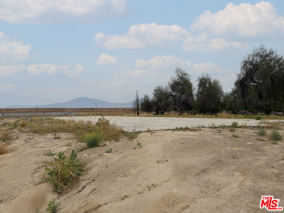 10111 Habecker Road Lamont, CA 93241 - Photo 14 of 30