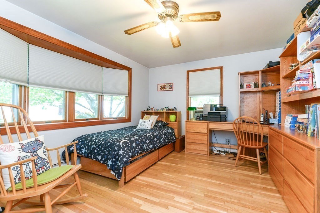 51 Pickwick Road Marblehead, MA 01945 - Photo 3 of 32