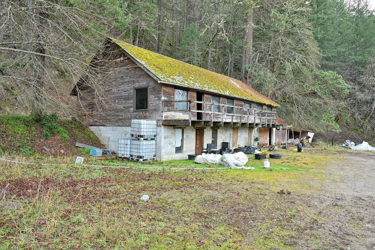 9400 Little Applegate Road Jacksonville, OR 97530 - Photo 13 of 22 12