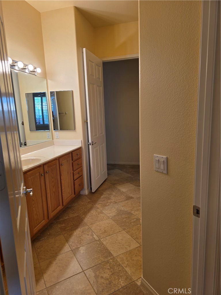 924 Brentwood Road Beaumont, CA 92223 - Photo 16 of 41 a view of walk in closet