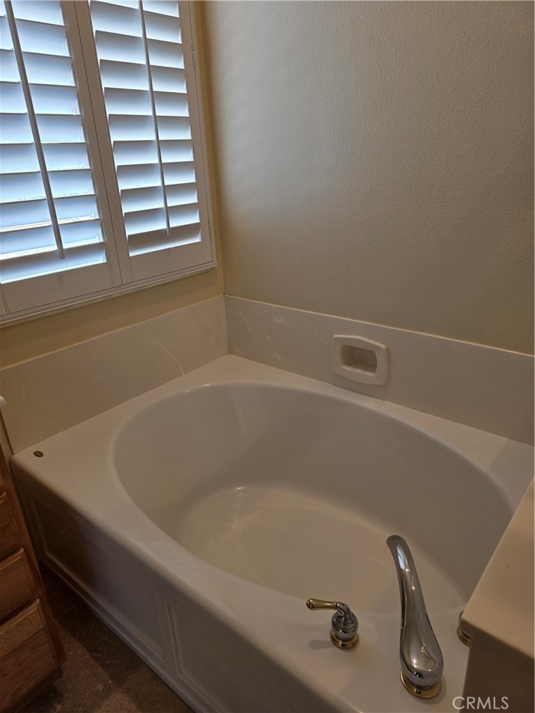 924 Brentwood Road Beaumont, CA 92223 - Photo 29 of 41 a bath tub sitting next to a window