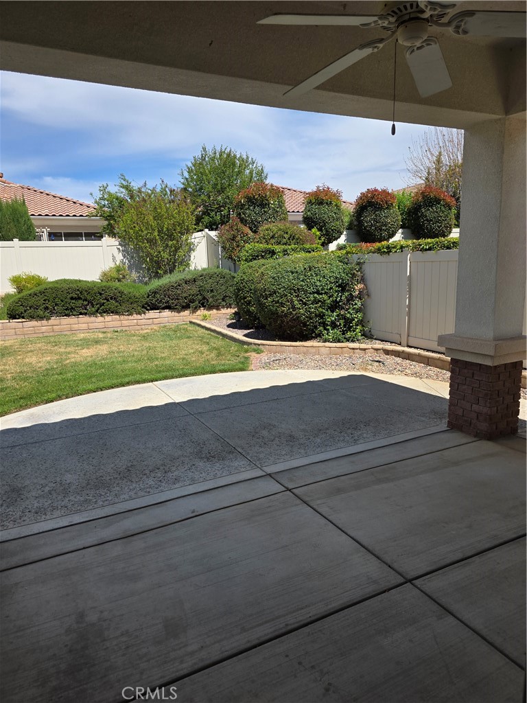 924 Brentwood Road Beaumont, CA 92223 - Photo 37 of 41 a view of a backyard of a house