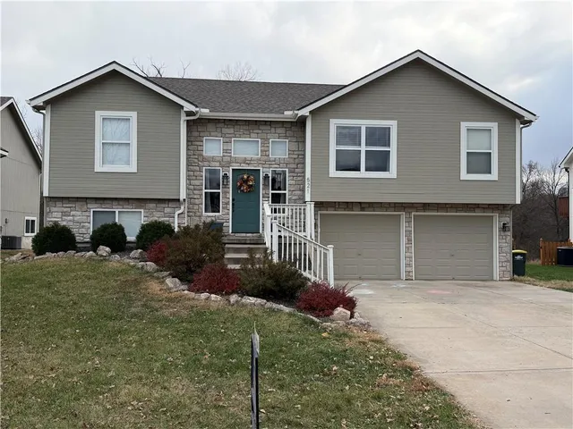 $345,000 | 521 Hillbrook Drive, Lansing, KS 66043