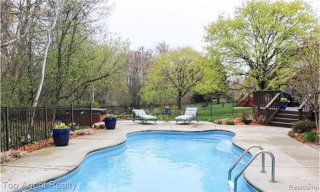 1470 Burhaven Drive Rochester, MI 48306 - Photo 46 of 47 Screen Shot 2022-04-20 at 12.51