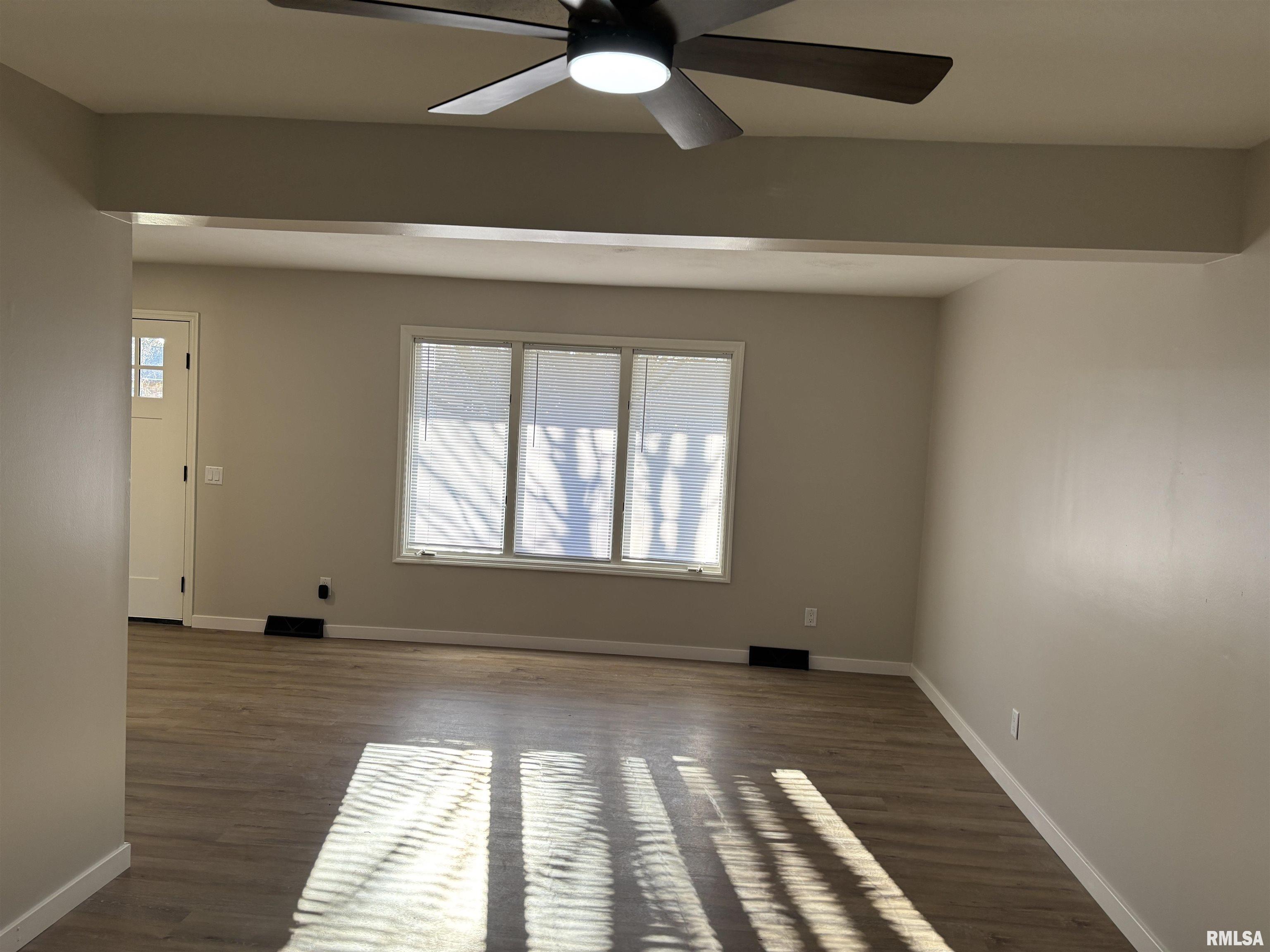 3326 Jennings Drive Springfield, IL 62704 - Photo 3 of 21