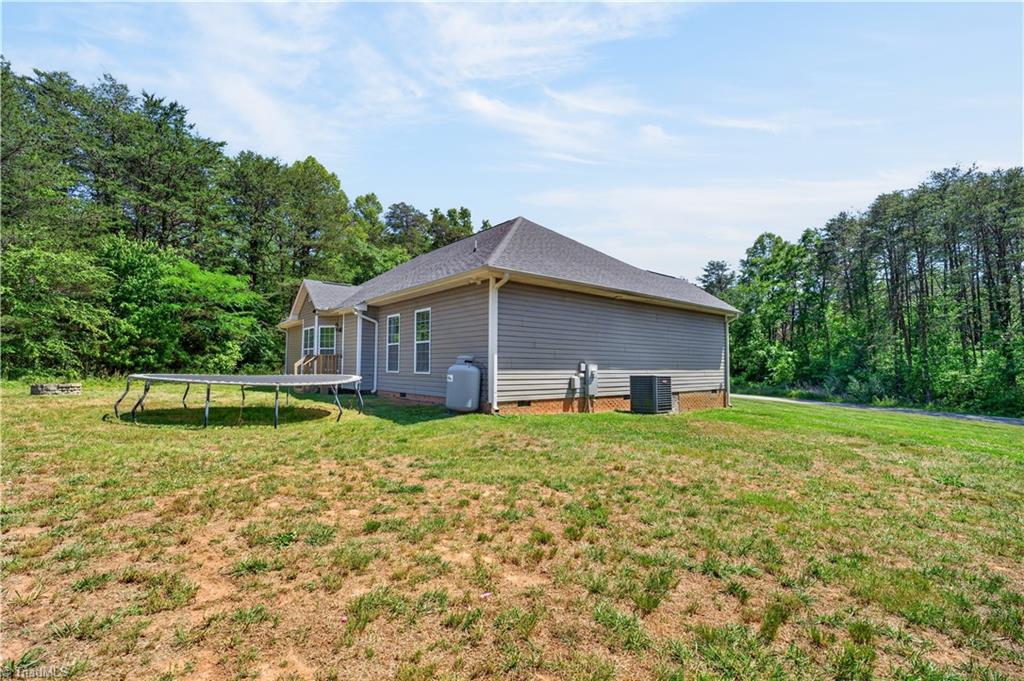 552 Tom Hunter Road Pilot Mountain, NC 27041 - Photo 7 of 32