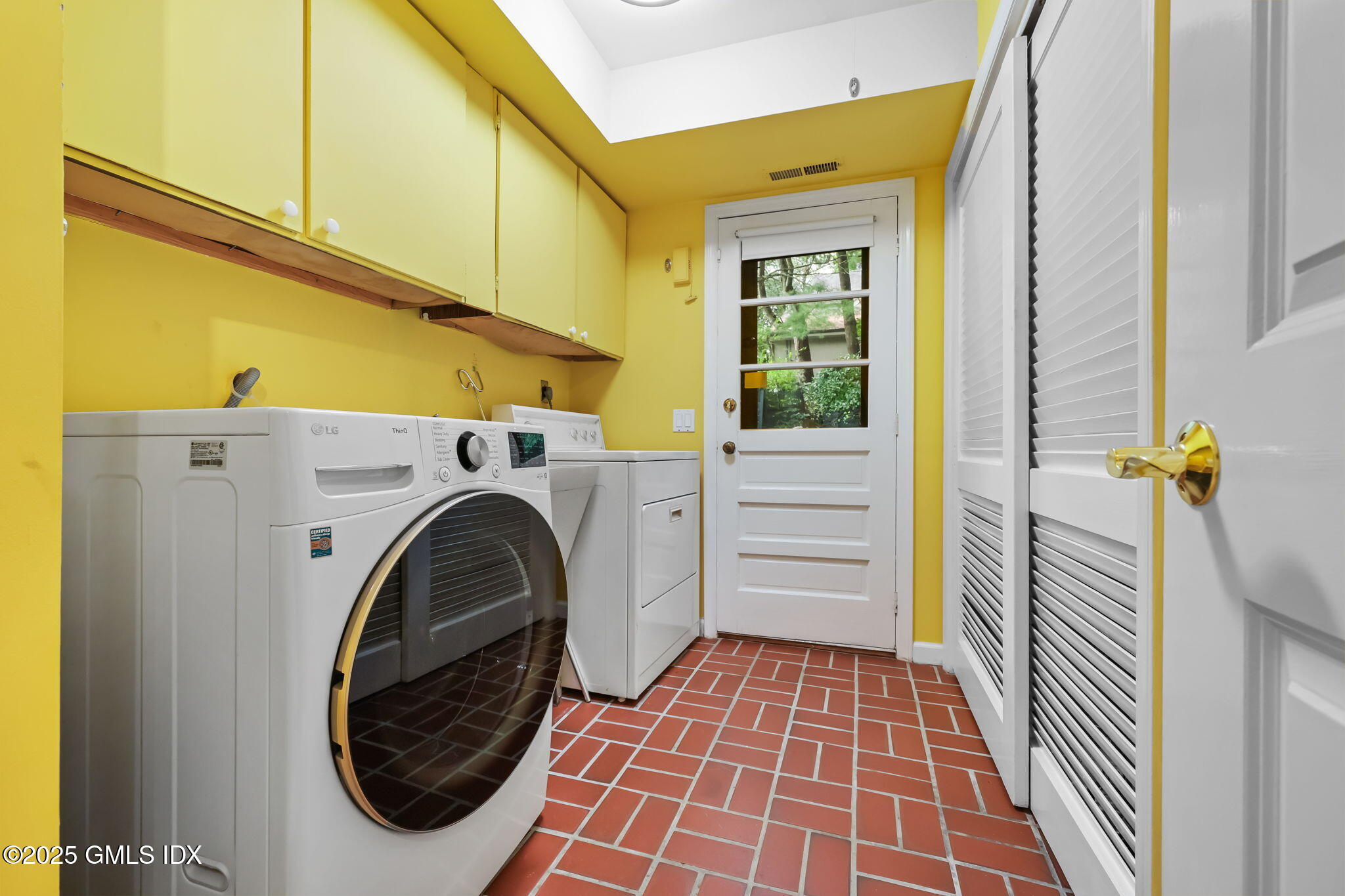 350 Valley Road Cos Cob, CT 06807 - Photo 32 of 48 33-web-or-mls-350-valley-rd