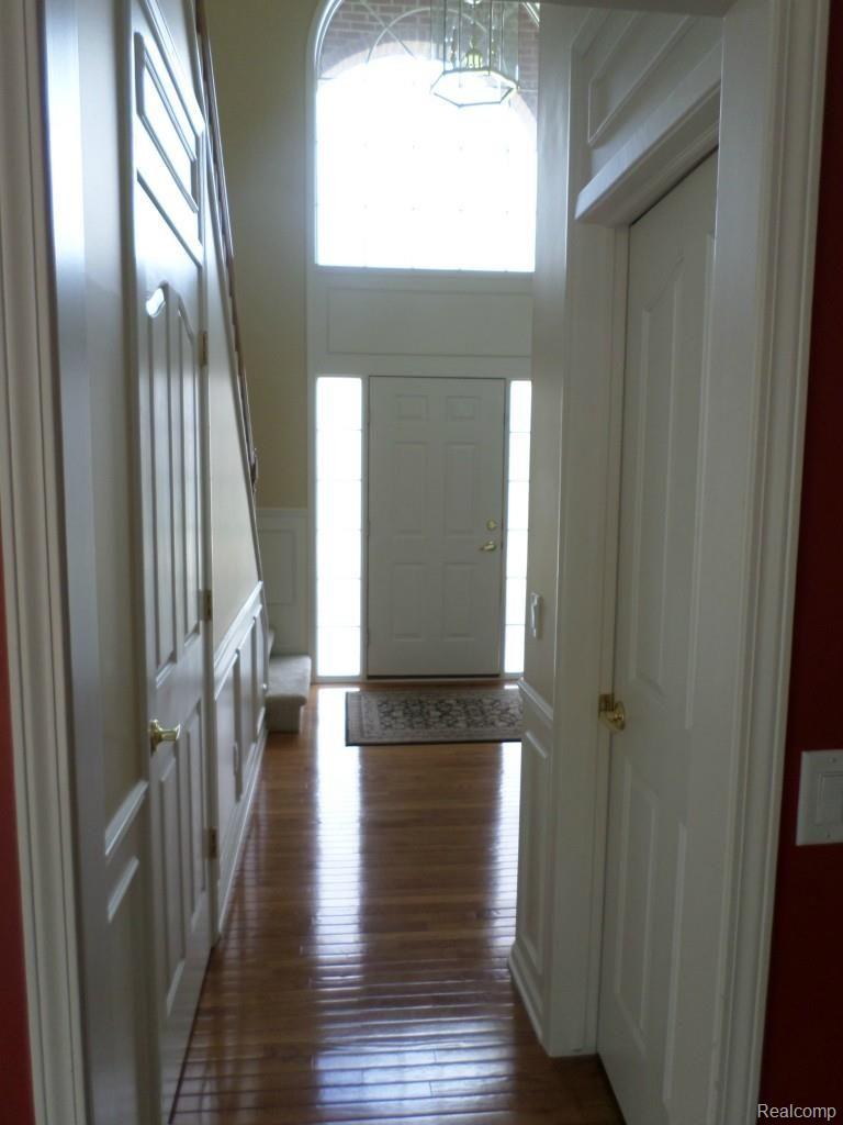 656 Bliss Drive Rochester, MI 48307 - Photo 13 of 40 entry way.jpg